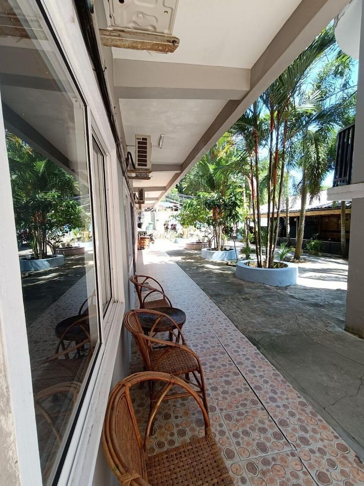 Roomy Guesthouse - Exterior - 3