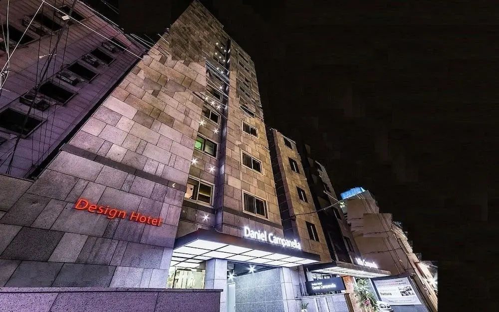 Design Hotel Daniel Campanella - Front of property - evening night - 2