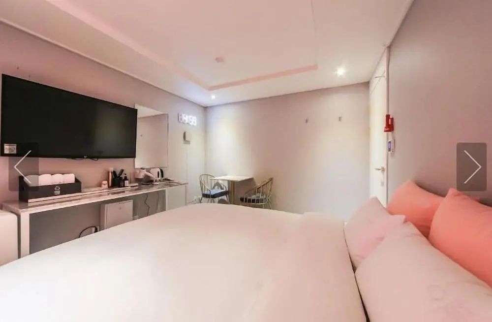 Hotel Momo Juice - Primary image