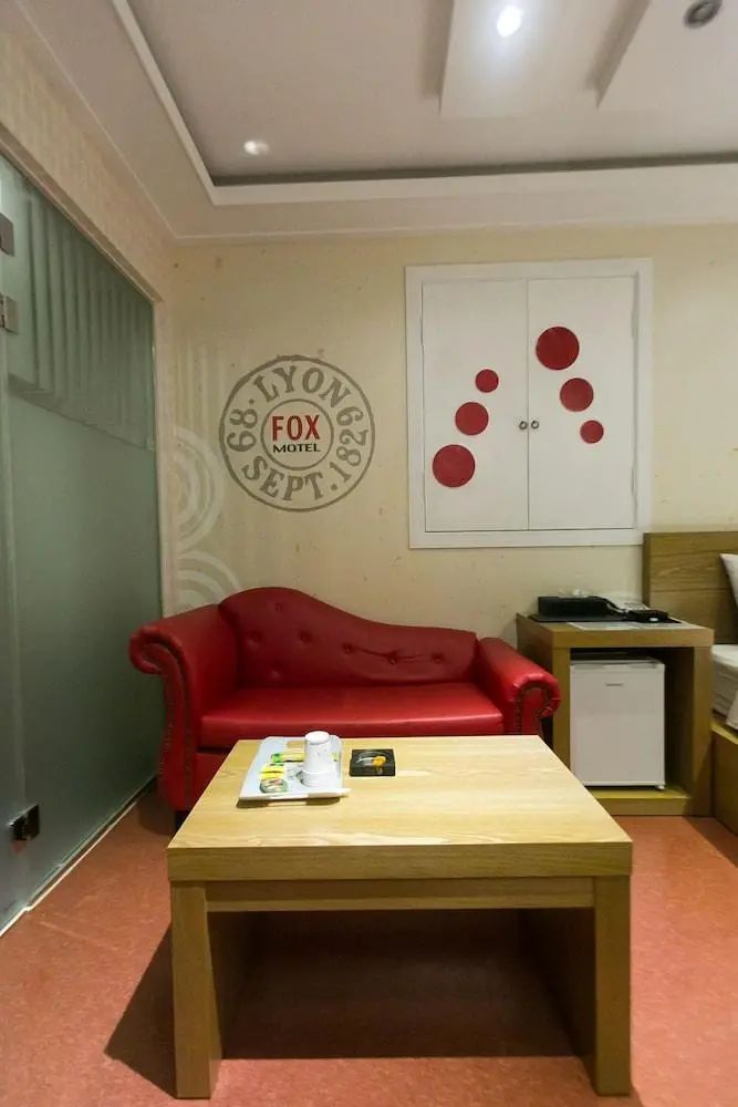 Fox Motel - Living area - 2