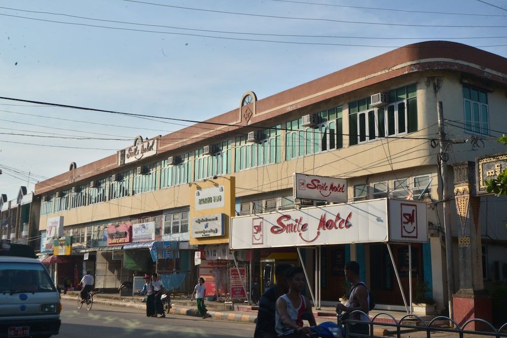 Smile Motel - Exterior - 1