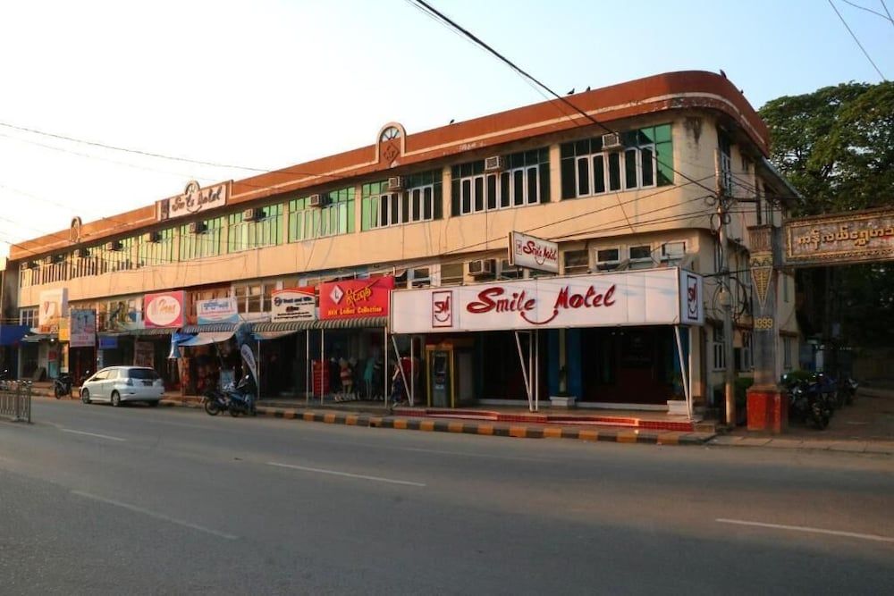 Smile Motel - Exterior