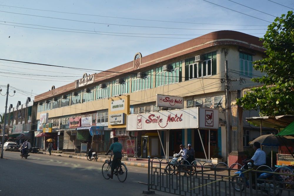 Smile Motel - Exterior - 3