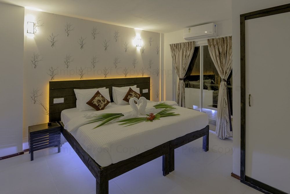 Crown Beach Hotel Maldives - Room - 4