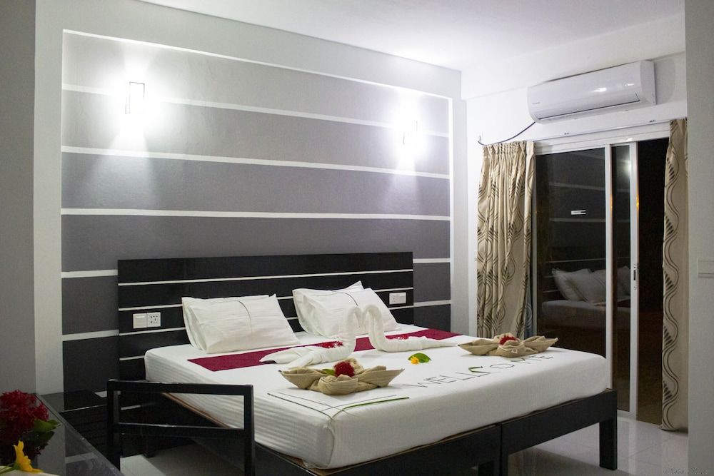 Crown Beach Hotel Maldives - Room - 3