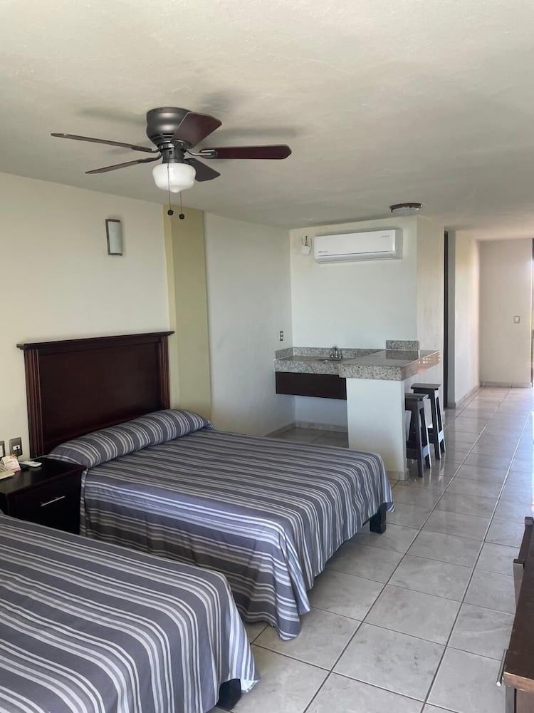 Hotel Las Jacarandas - Room - 1