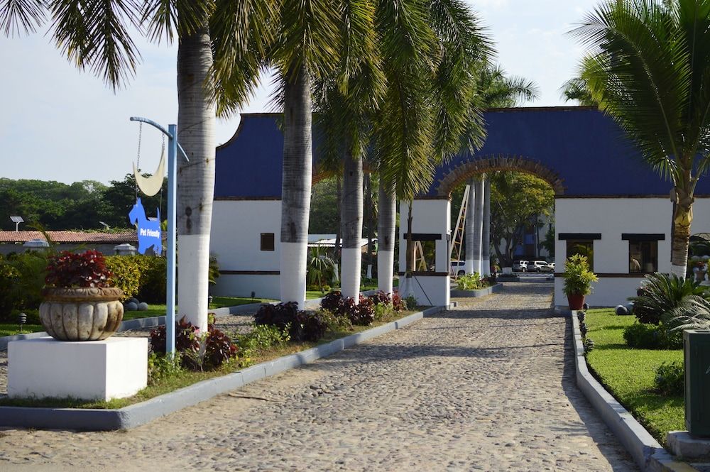 Puerto de Luna Pet Friendly & Family Suites Hotel - Exterior - 1