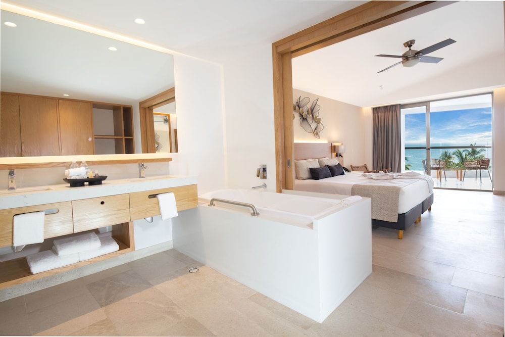 Sunset Plaza Beach Resort & Spa Pto Vallarta All Inclusive - Beach/ocean view