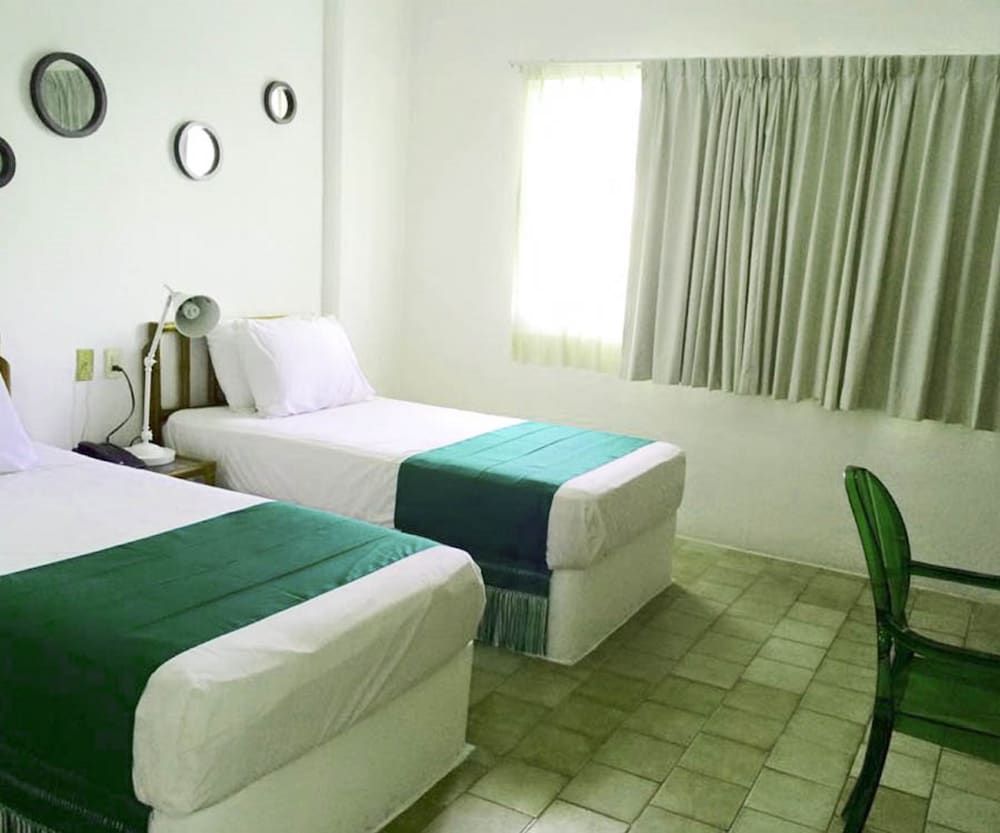 Emperador Vallarta Beachfront Hotel and Suites - Room - 1