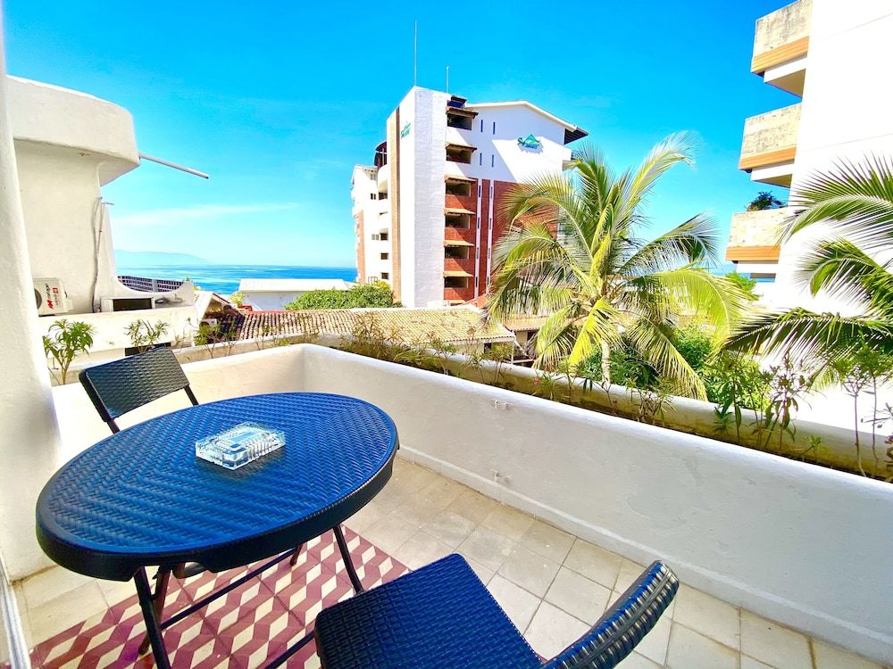 Hotel Amaca Puerto Vallarta - Adults Only - Terrace/patio - 2