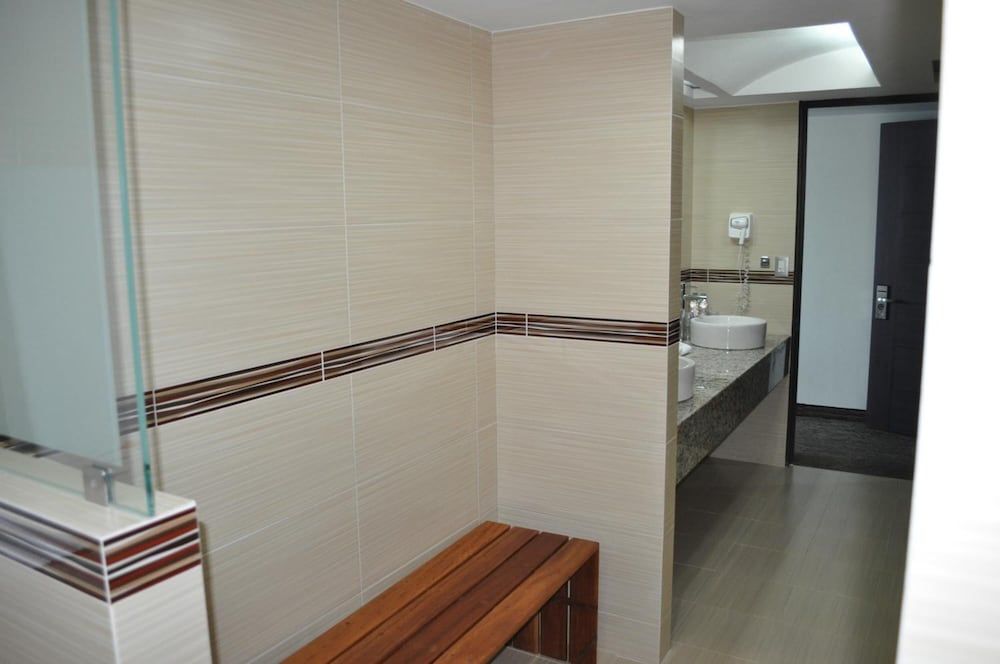 Hotel Astor - Bathroom - 2