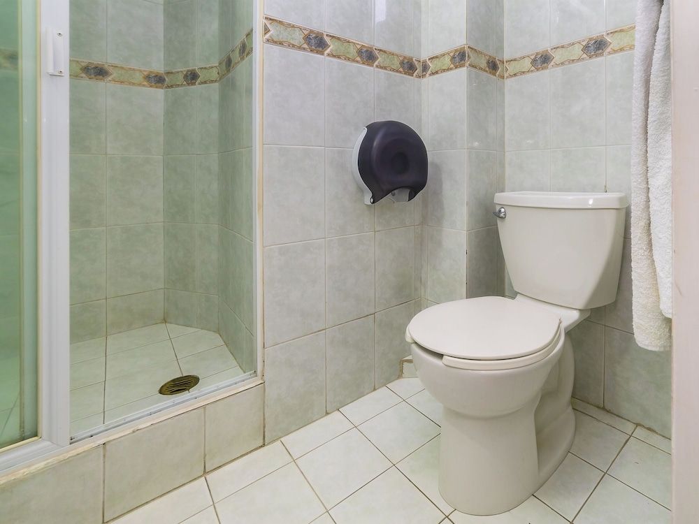 Capital O Suites Marne Cdmx - Bathroom - 1