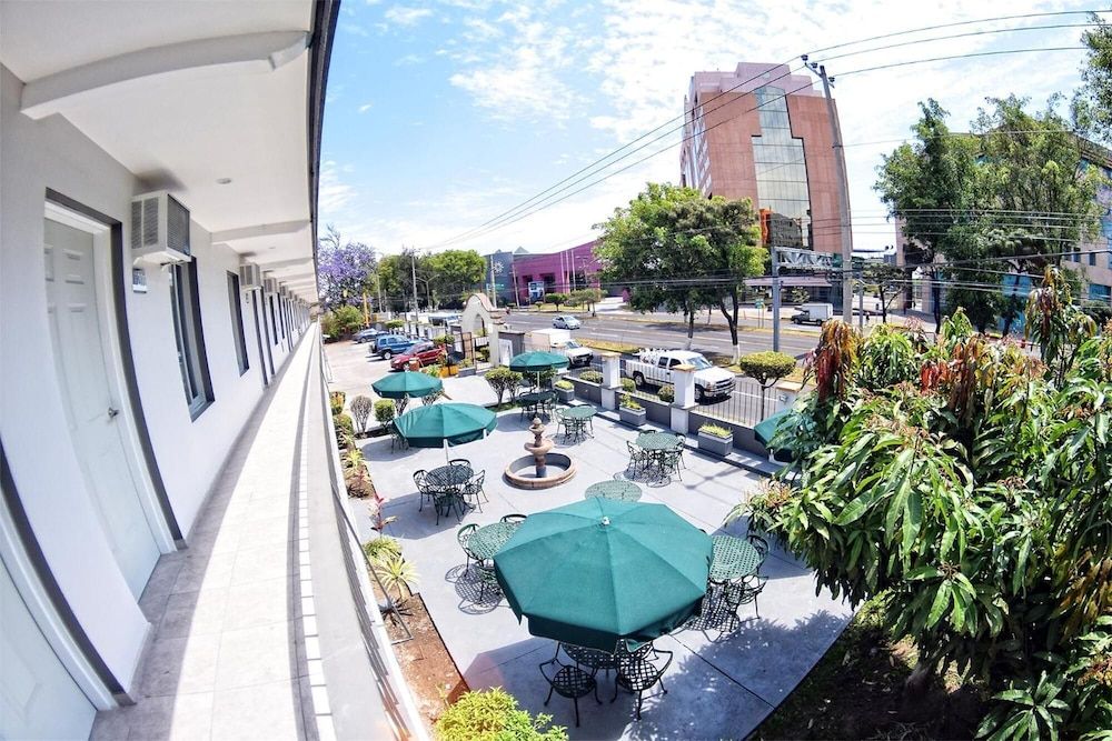 Expo Hotel Guadalajara - Balcony - 2