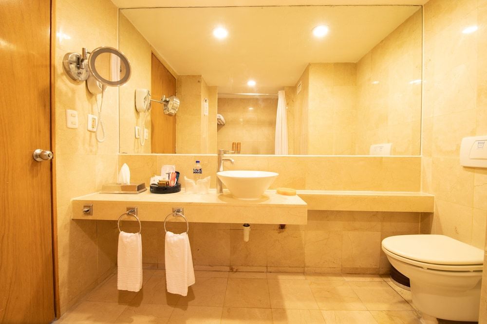Hotel Emporio Acapulco - Bathroom - 2