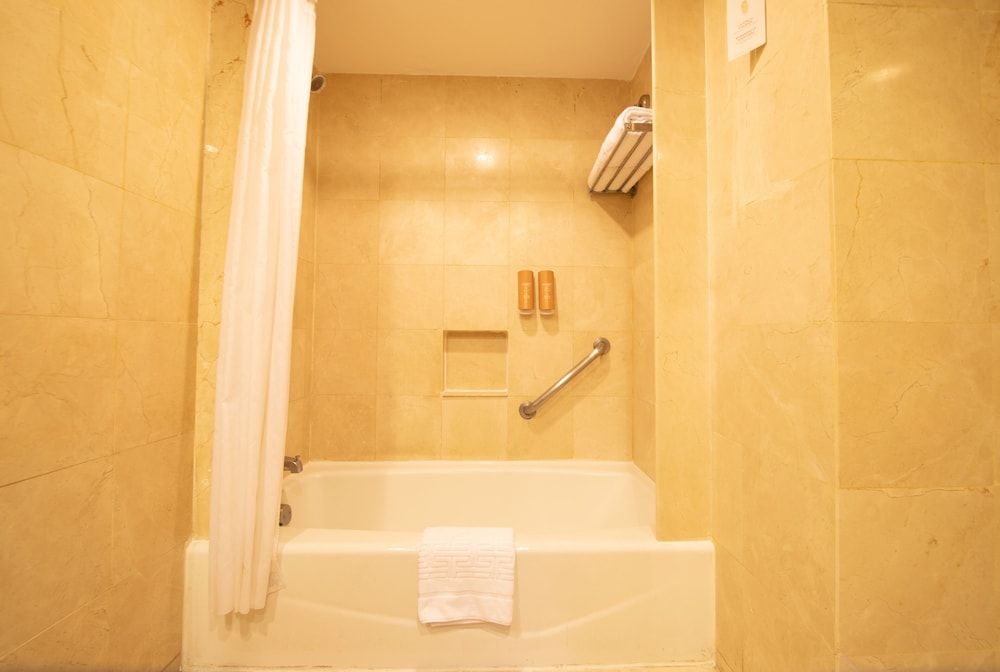 Hotel Emporio Acapulco - Bathroom - 1