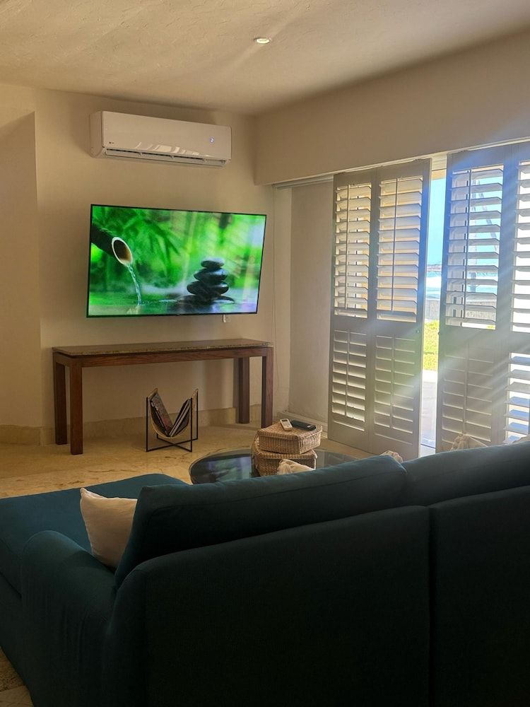 Tres Vidas Acapulco Suites - Television - 2