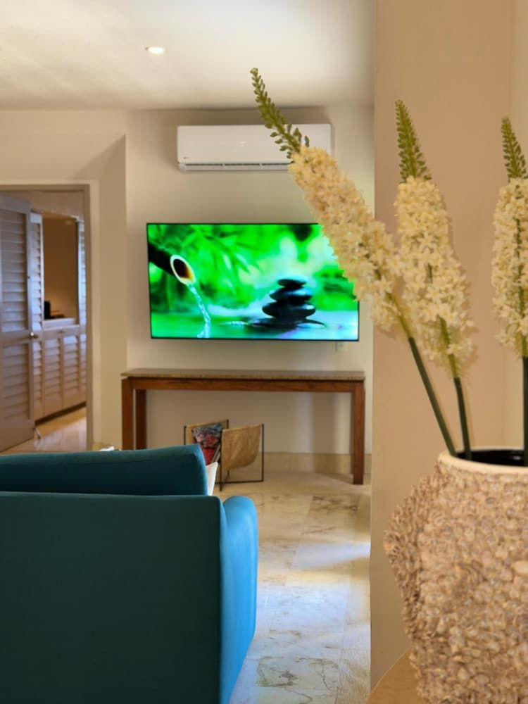 Tres Vidas Acapulco Suites - Television - 1