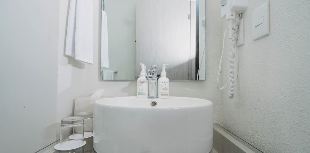 HS HOTSSON Hotel Acapulco - Bathroom