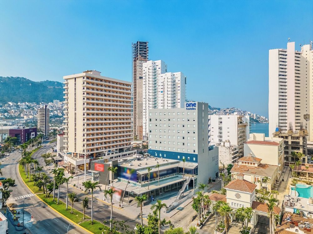 One Acapulco Costera - Exterior