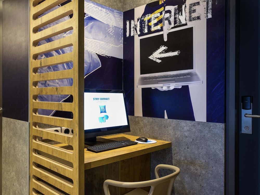 鹿特丹海牙机场宜必思快捷酒店 - Exterior