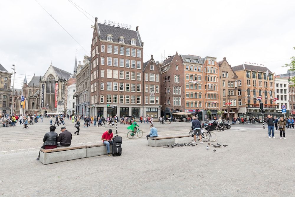Hotel Amsterdam De Roode Leeuw - Exterior