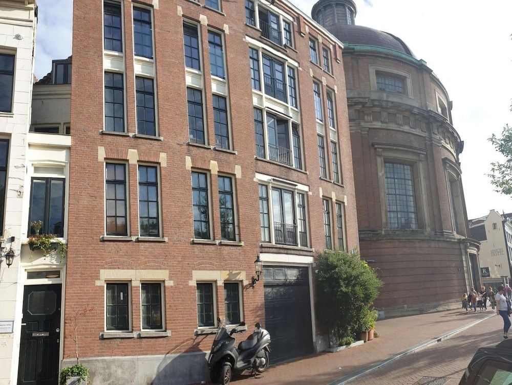 Hotel Canal View - Exterior - 1