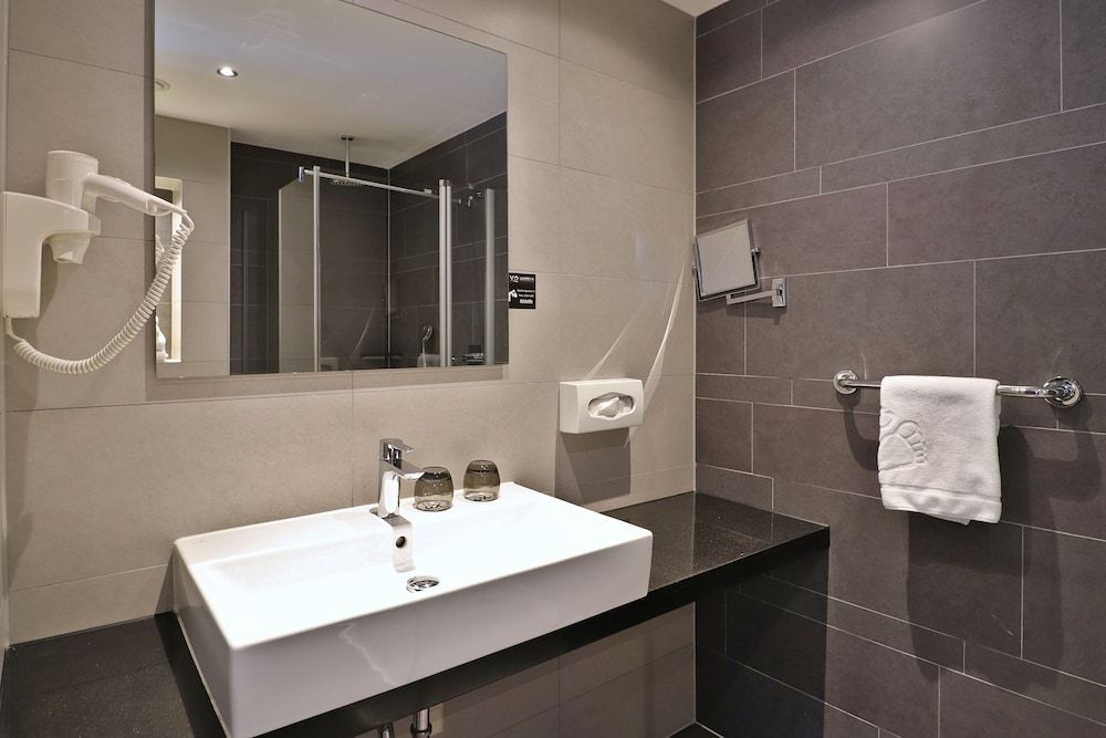 Xo Hotels Park West - Bathroom - 1