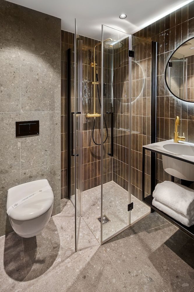 Boutique Hotel First City Den Haag - Bathroom - 1