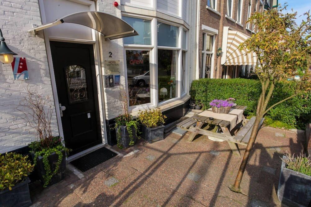 Hotel 't Witte Huys - Property entrance