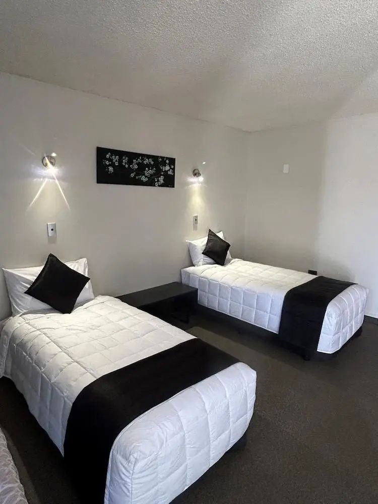 Aquarious motor inn - Room - 1