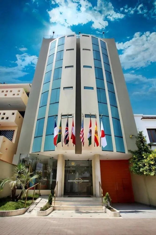 Embajadores Hotel - Front of property - 2
