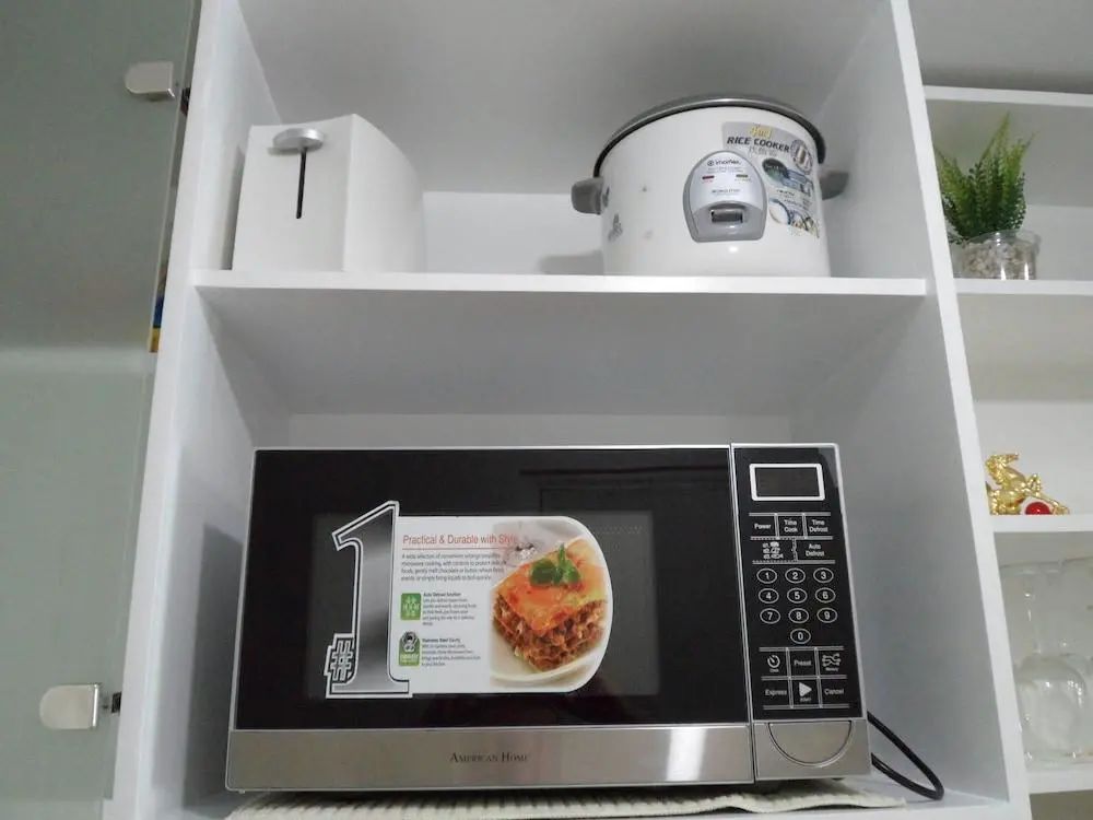 Blowing in the Wind - Lake View Apartments - Microwave - 1