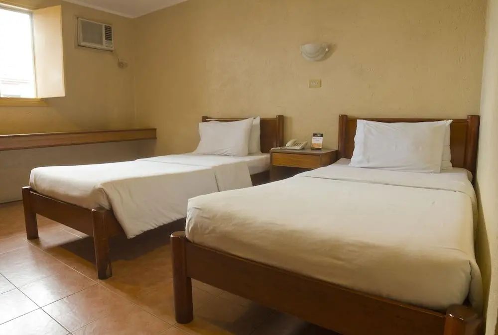 Nichols Airport Hotel - Primary image