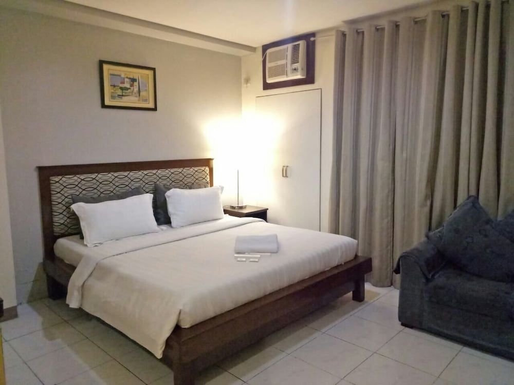 Dragonlink Suites - Room