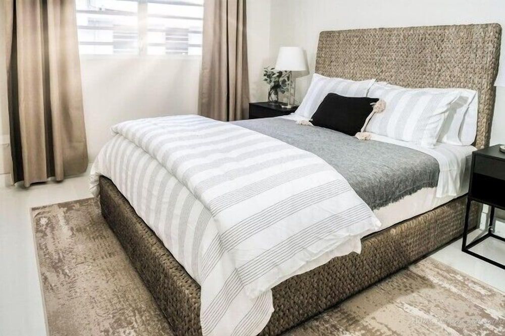 Breathtaking 2-Br Beachside Apartment - Room - 1
