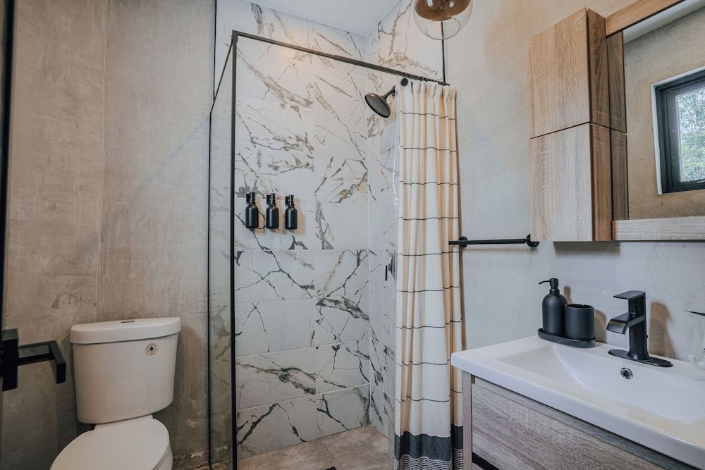 Flor De India - Bathroom - 3