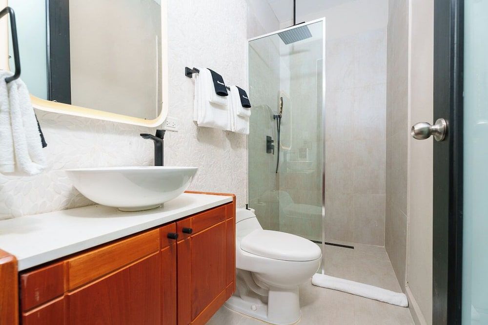 The Oliver Hotel - Bathroom - 2