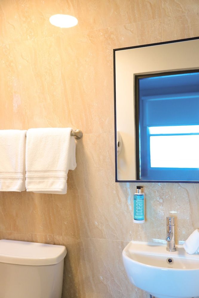 The Tryst Beachfront Hotel - Bathroom - 1
