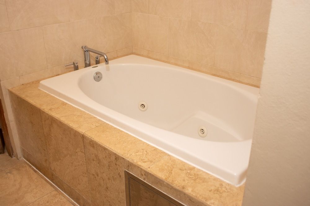 Ciqala Suites Hotel - Jetted tub - 1