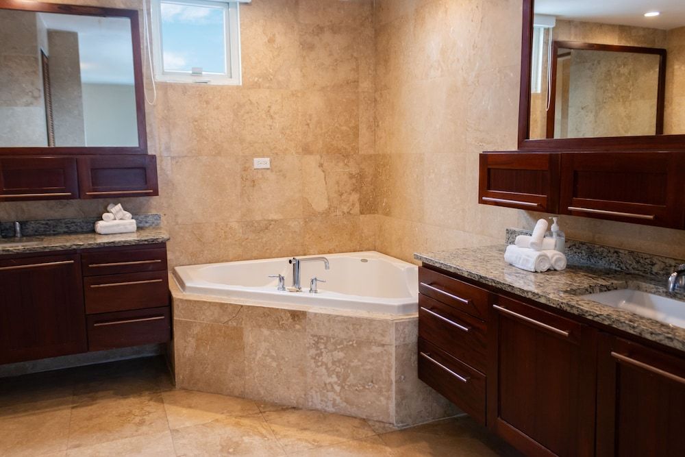 Ciqala Suites Hotel - Jetted tub - 2
