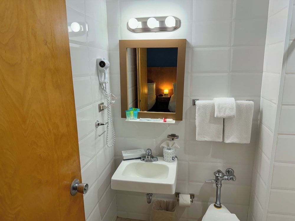 Ficus Hotel - Bathroom - 3
