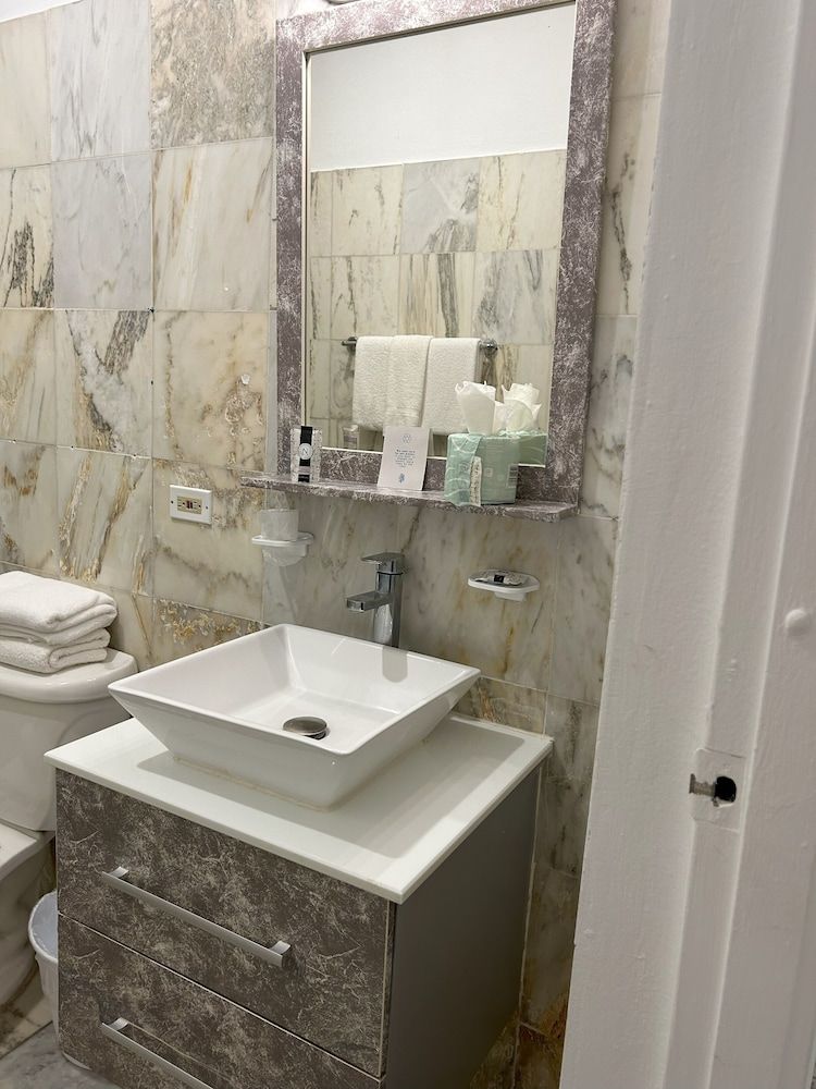 Coral Princess Hotel - Bathroom