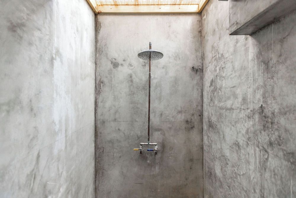 The Weekender by Otium - Bathroom shower - 1
