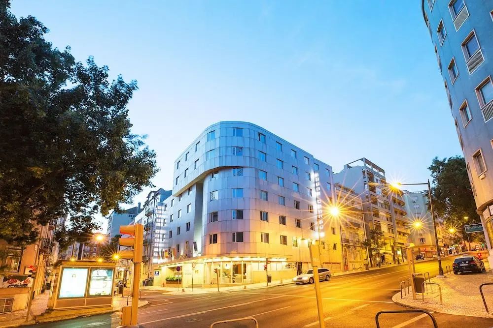 Hotel 3K Madrid - Front of property - evening night - 2