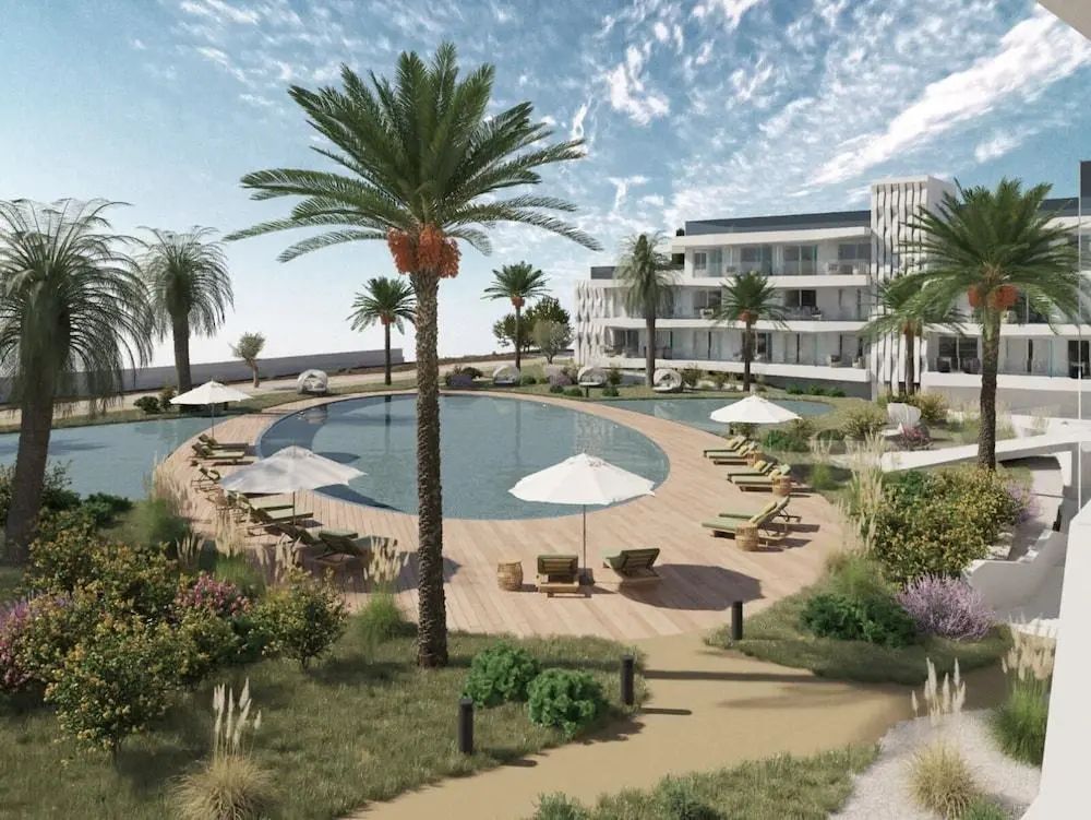 Castelo Suites Hotel - Pool - 2