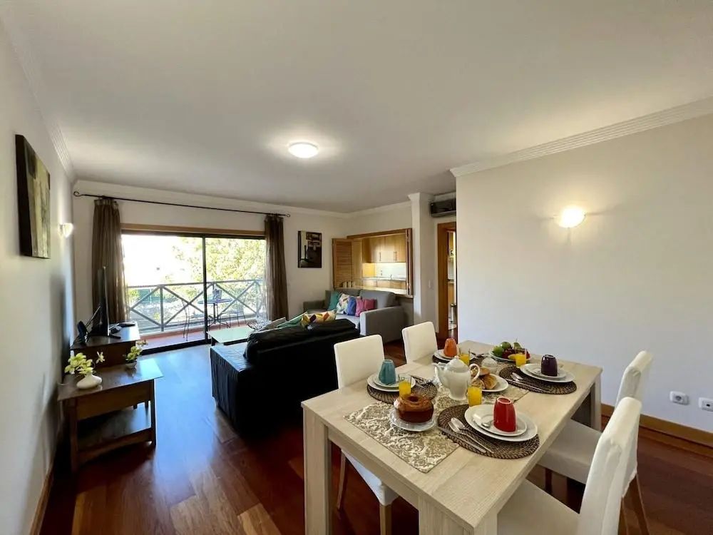 Albufeira Modern 4 With Pool by Homing - In-room dining - 1