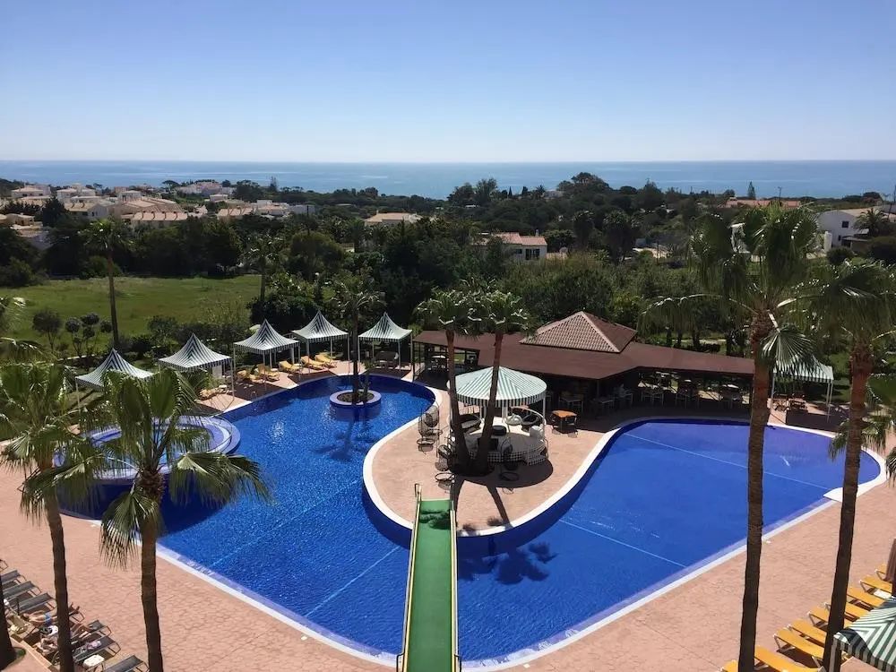 Hotel Baia Grande - Outdoor pool - 2