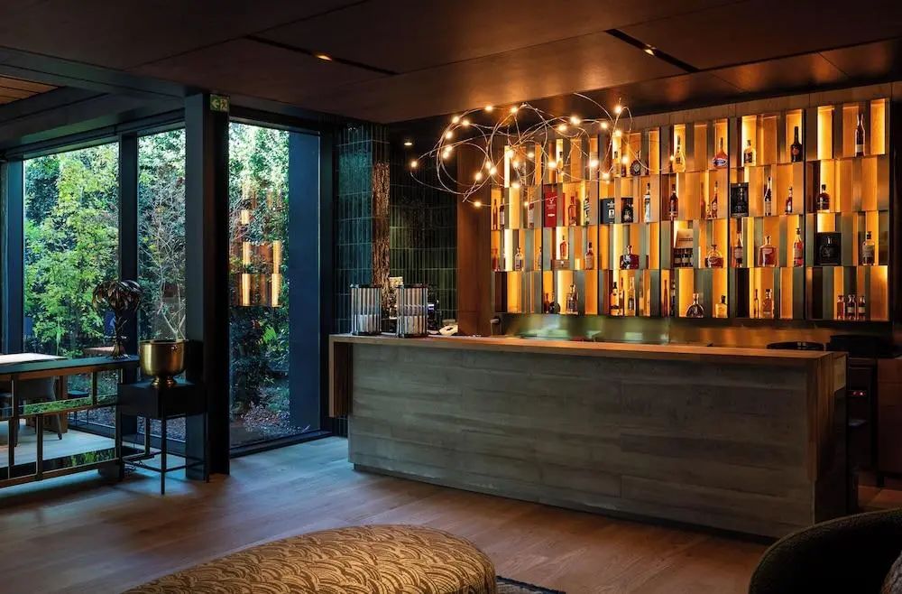 Palatial Suites - Restaurant - 2
