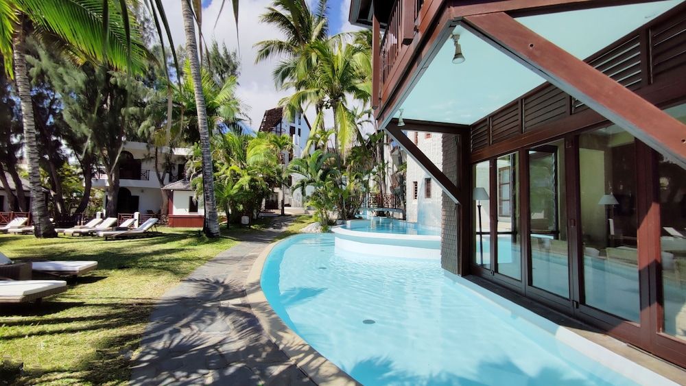 Le Saint Alexis - Exterior