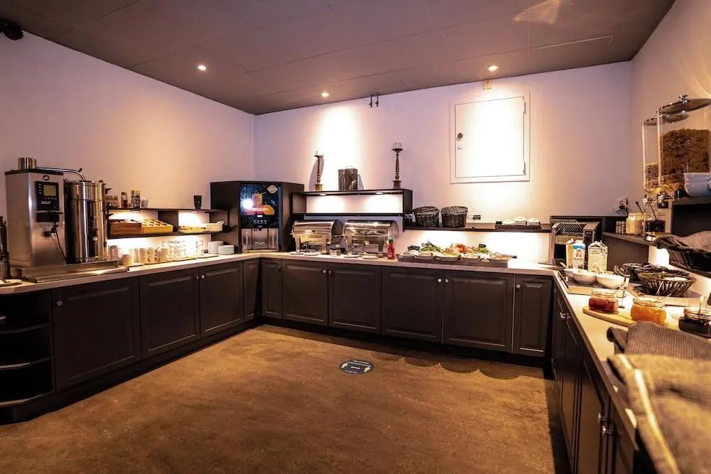 퍼스트 호텔의 퀸즈 호텔 - Breakfast buffet - 2